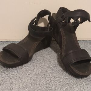 🏵️Teva Black Women's Sandals